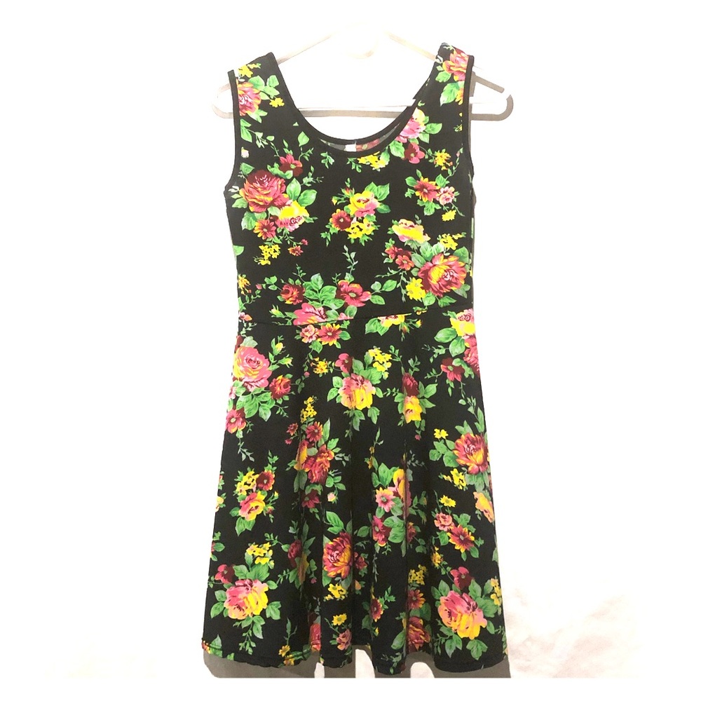 black flower print sleeveless dress